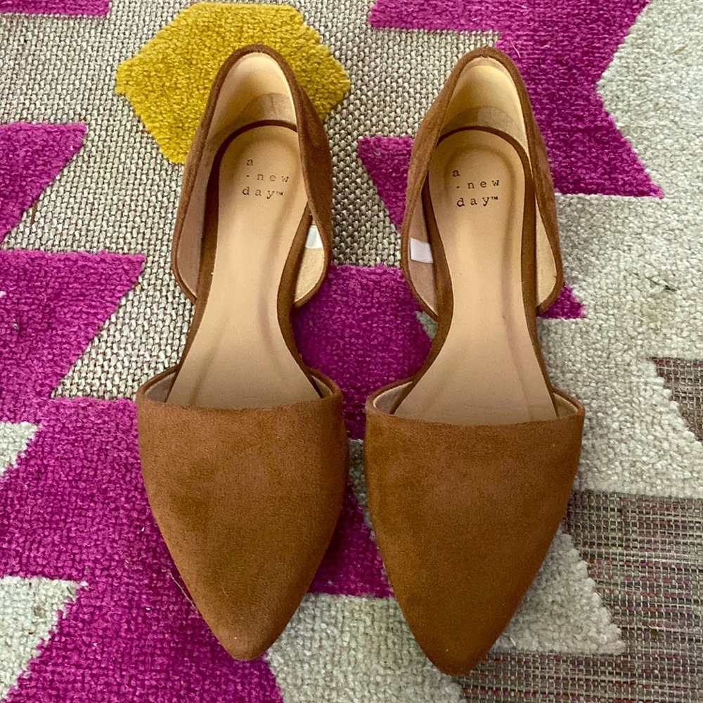 Size 6 camel colored flats